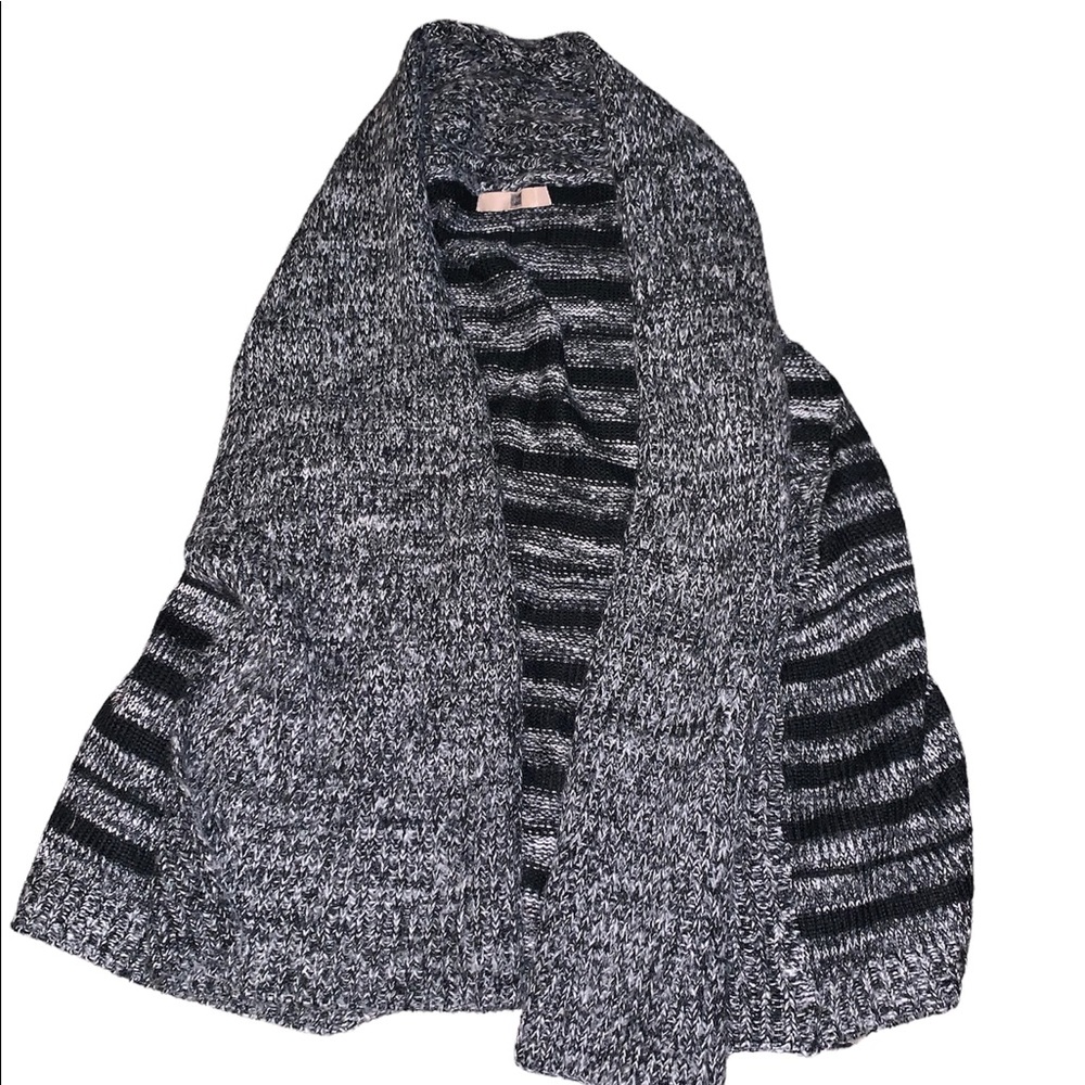 Look - 100% wool Sleeveless Cardigan One Size